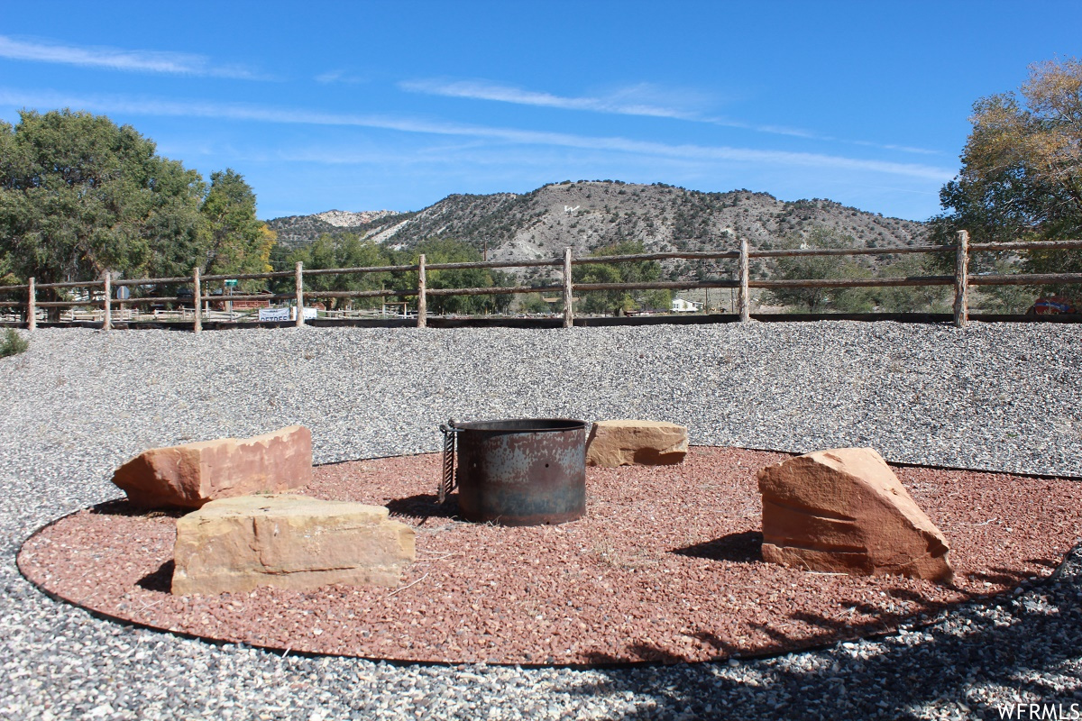 209 E 100 S Bicknell UT 84715 395,000