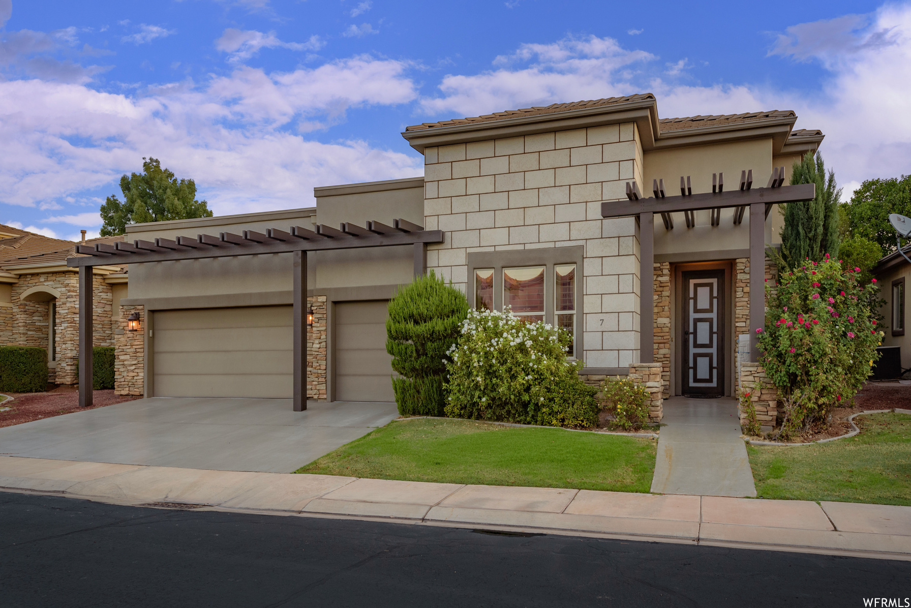 2240 W Sunbrook Dr 7 St. UT 84770 799,000