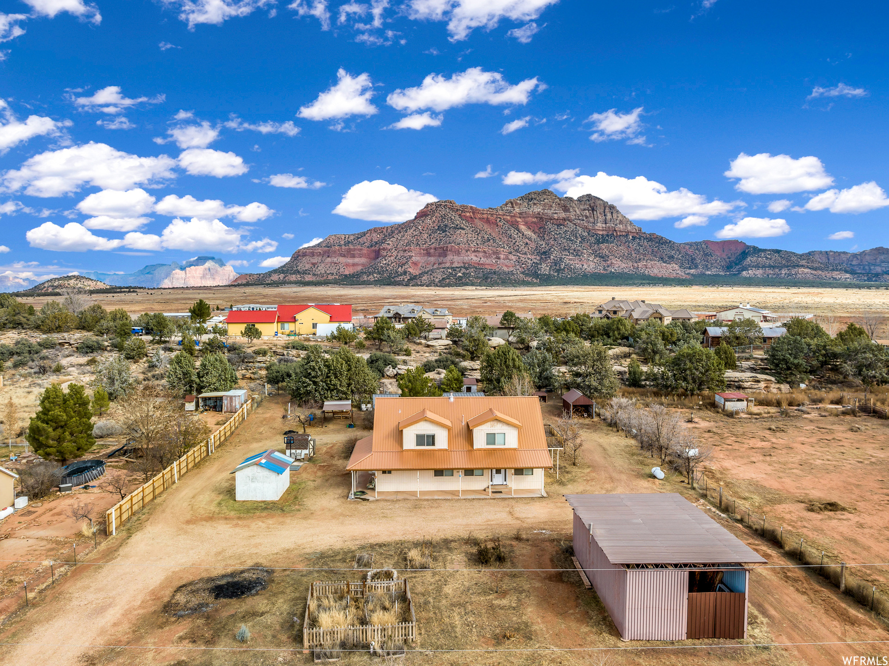 1364 N Rome Way Apple Valley UT 84737 549,999