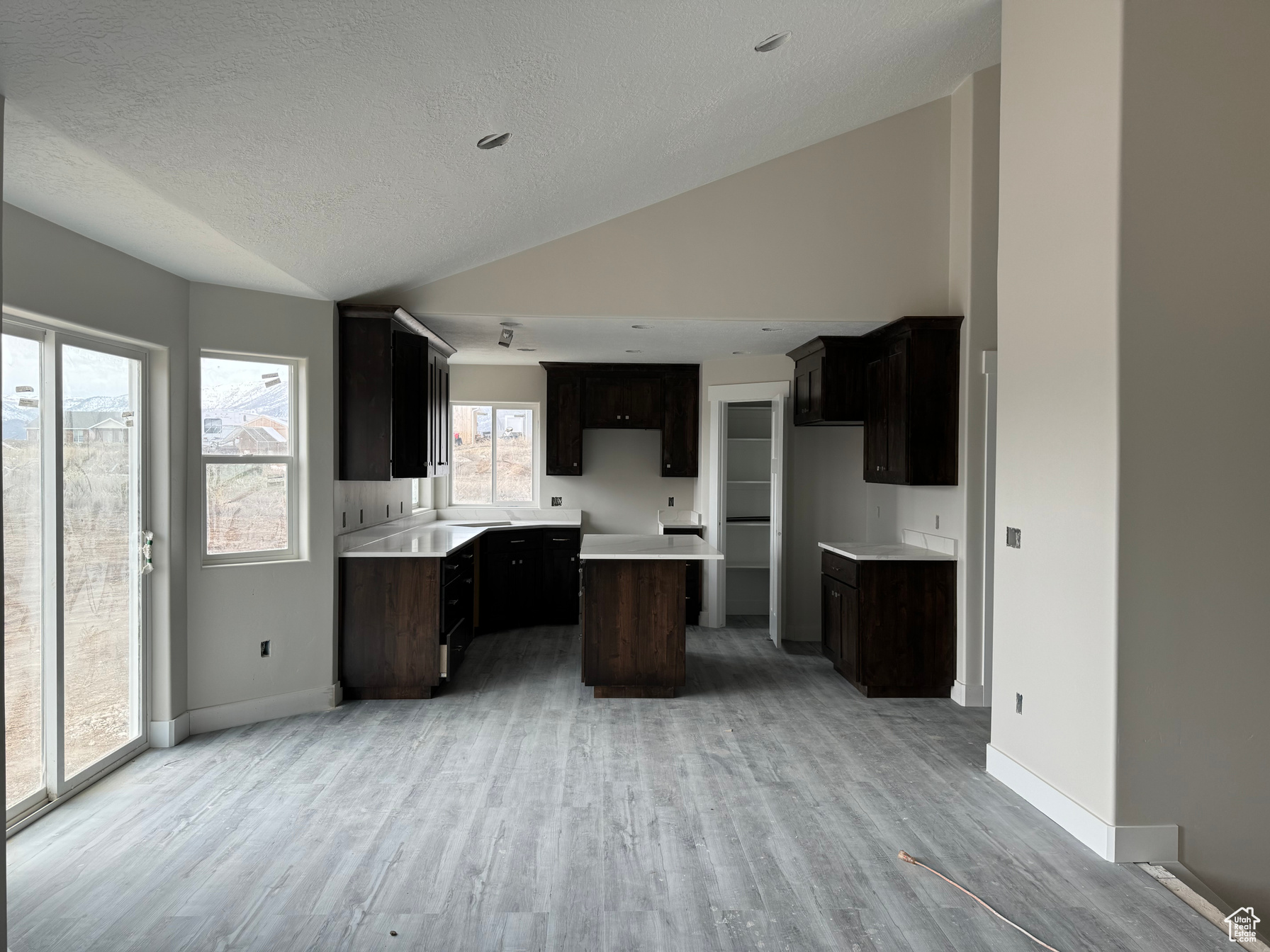 72 E 400 N Moroni UT 84646 590,000