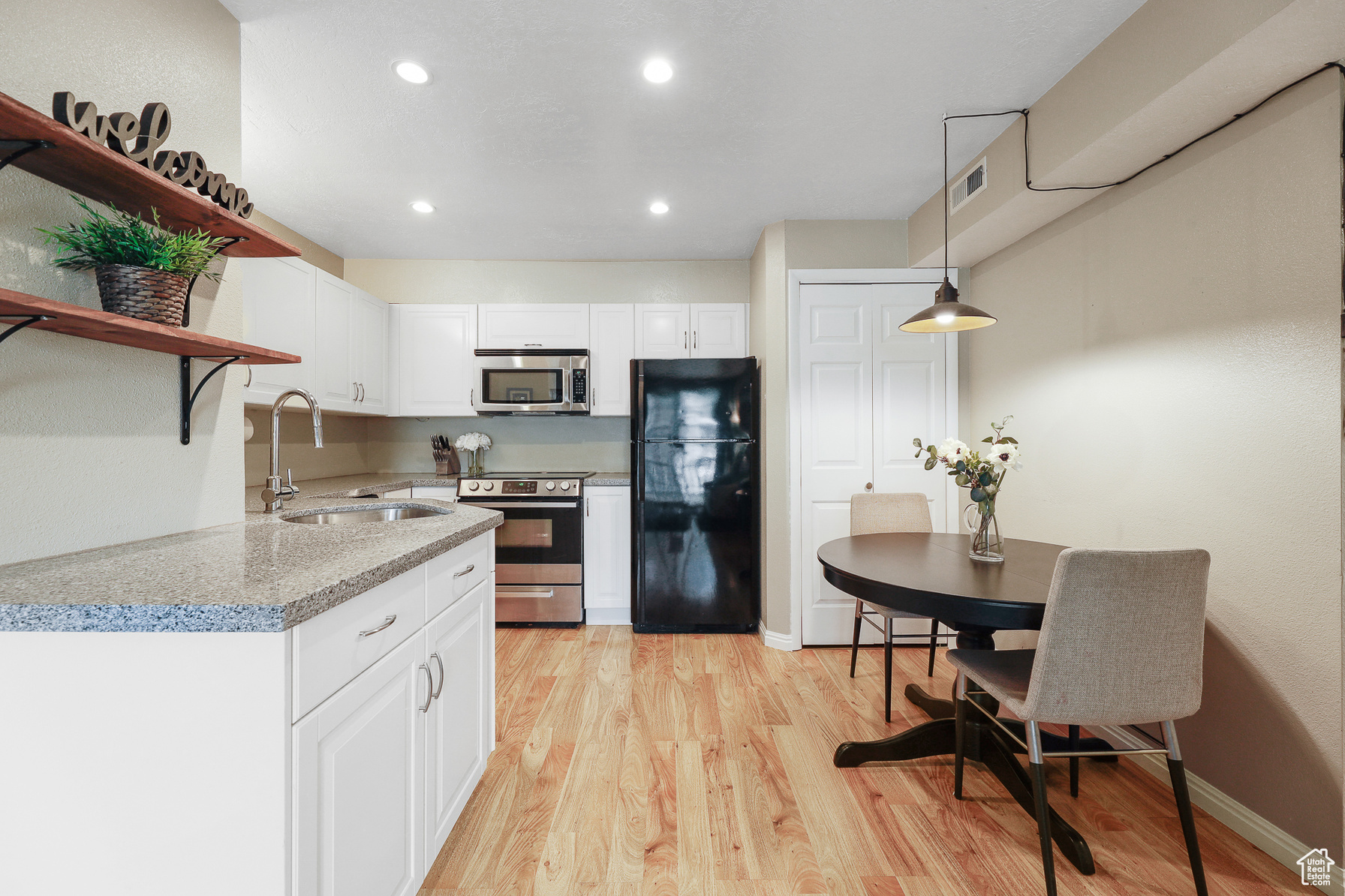 1199 E Waterside Cv 22 Cottonwood Heights UT 84047 269,000