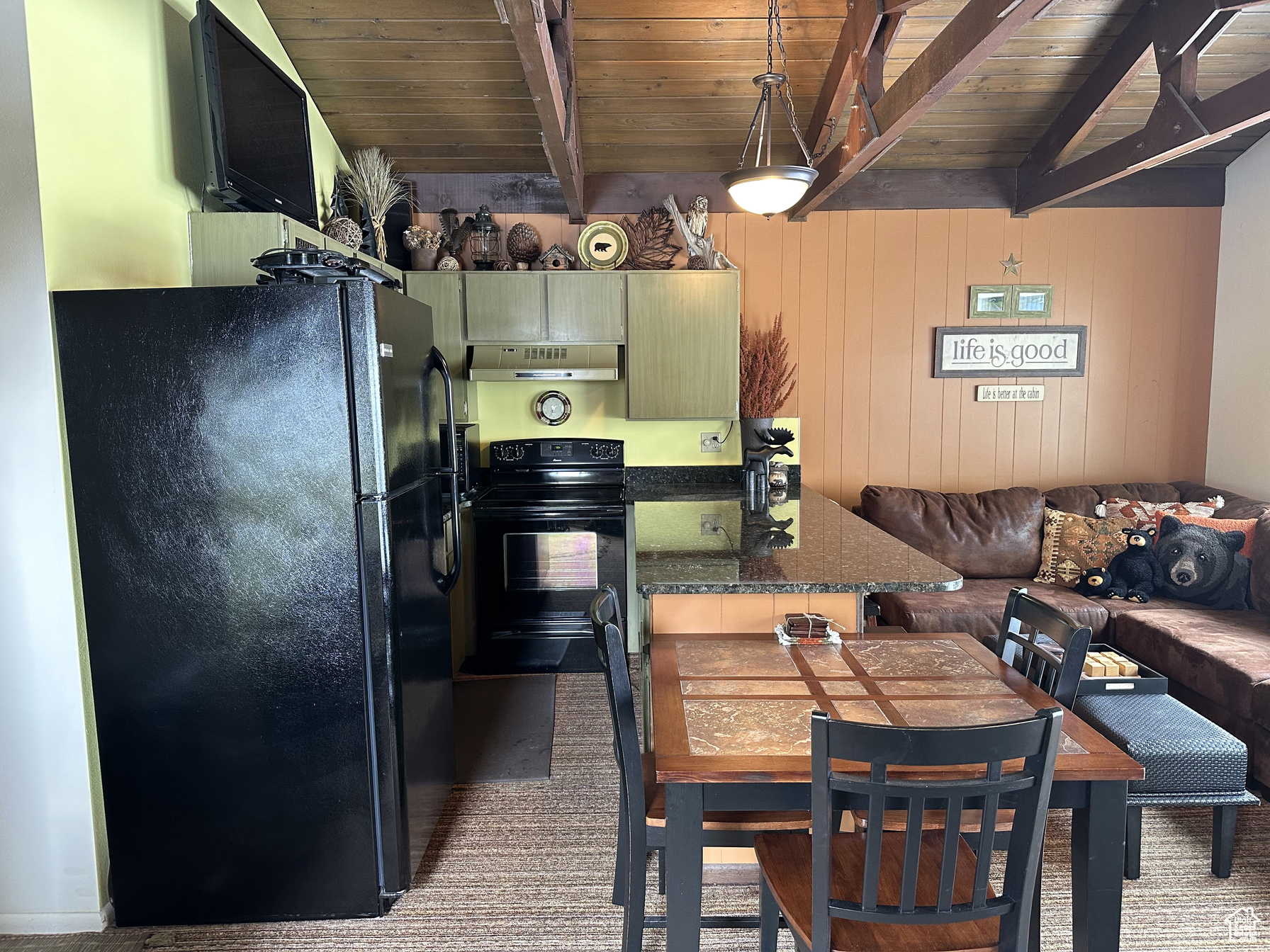 925 Hillside Dr Garden City UT 84028 325,000