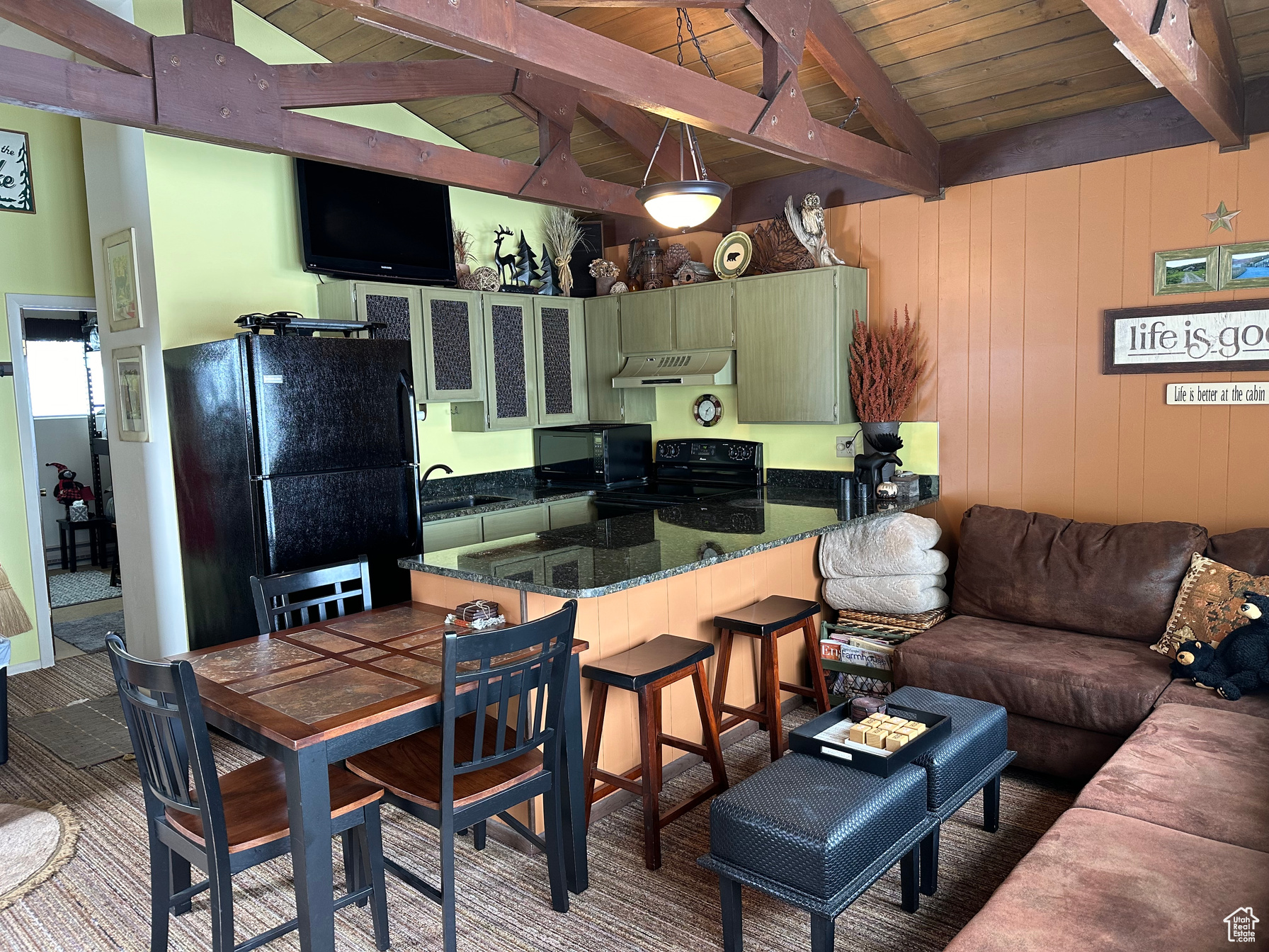 925 Hillside Dr Garden City UT 84028 325,000