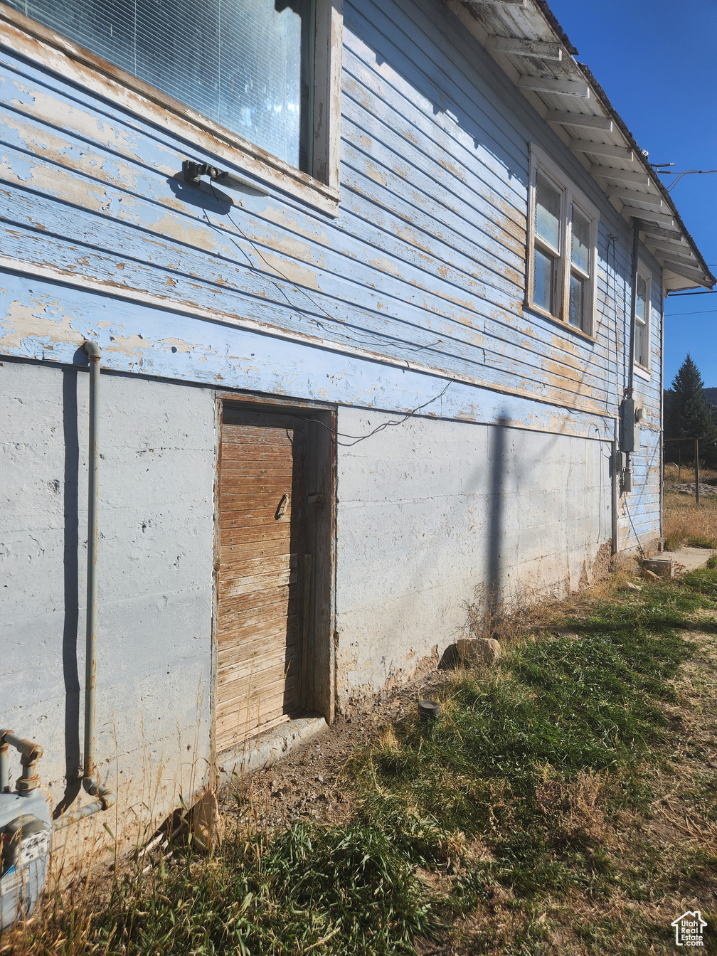 141 W 100 N East Carbon UT 84520 109,900