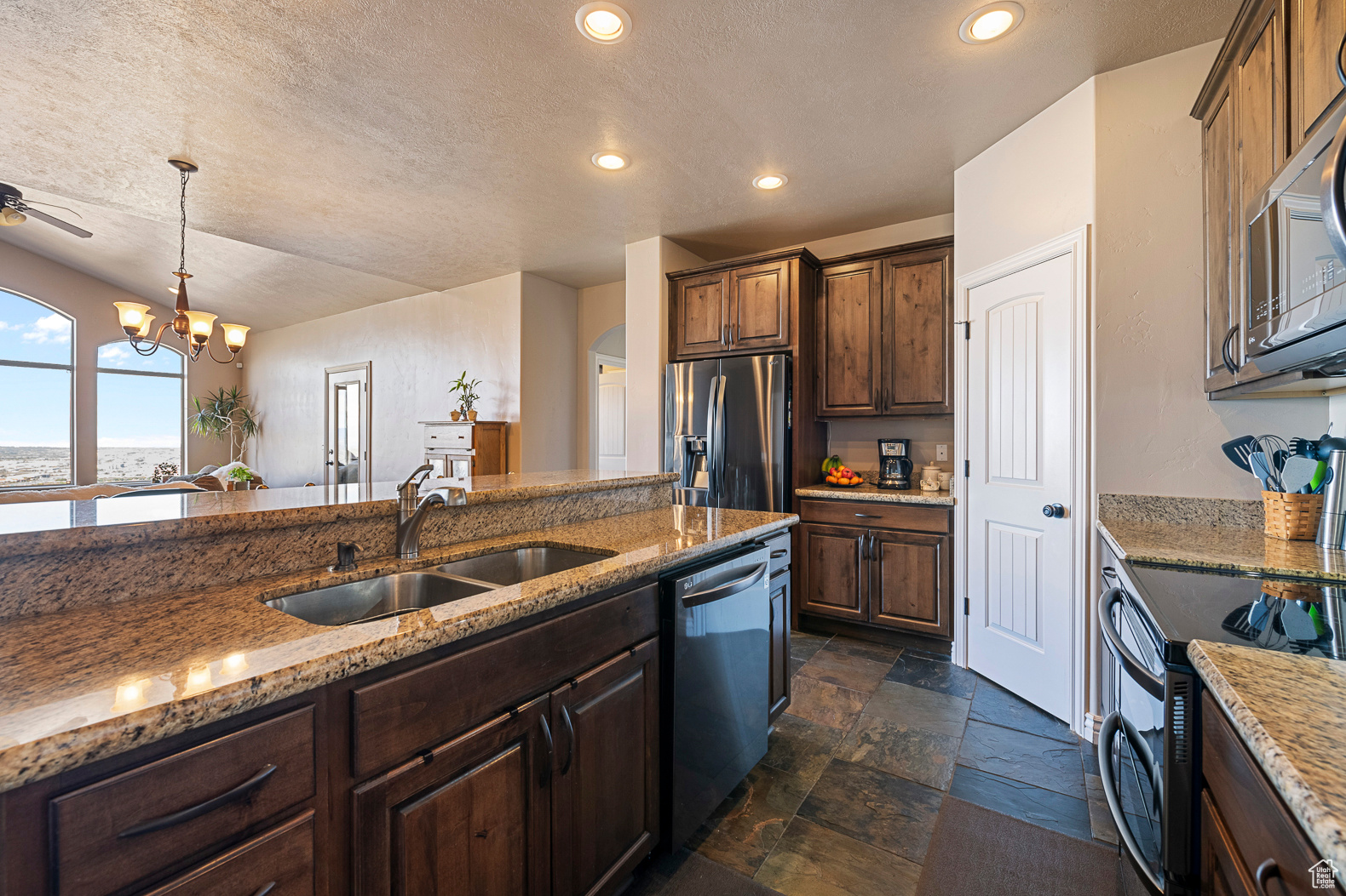 331 E Manilla Dr Draper UT 84020 1,043,000