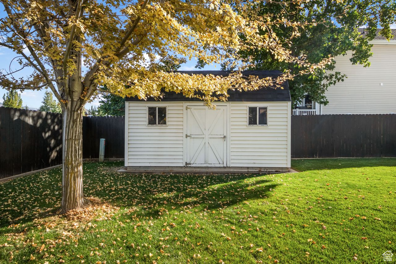 1741 S 500 E Kaysville UT 84037 680,000