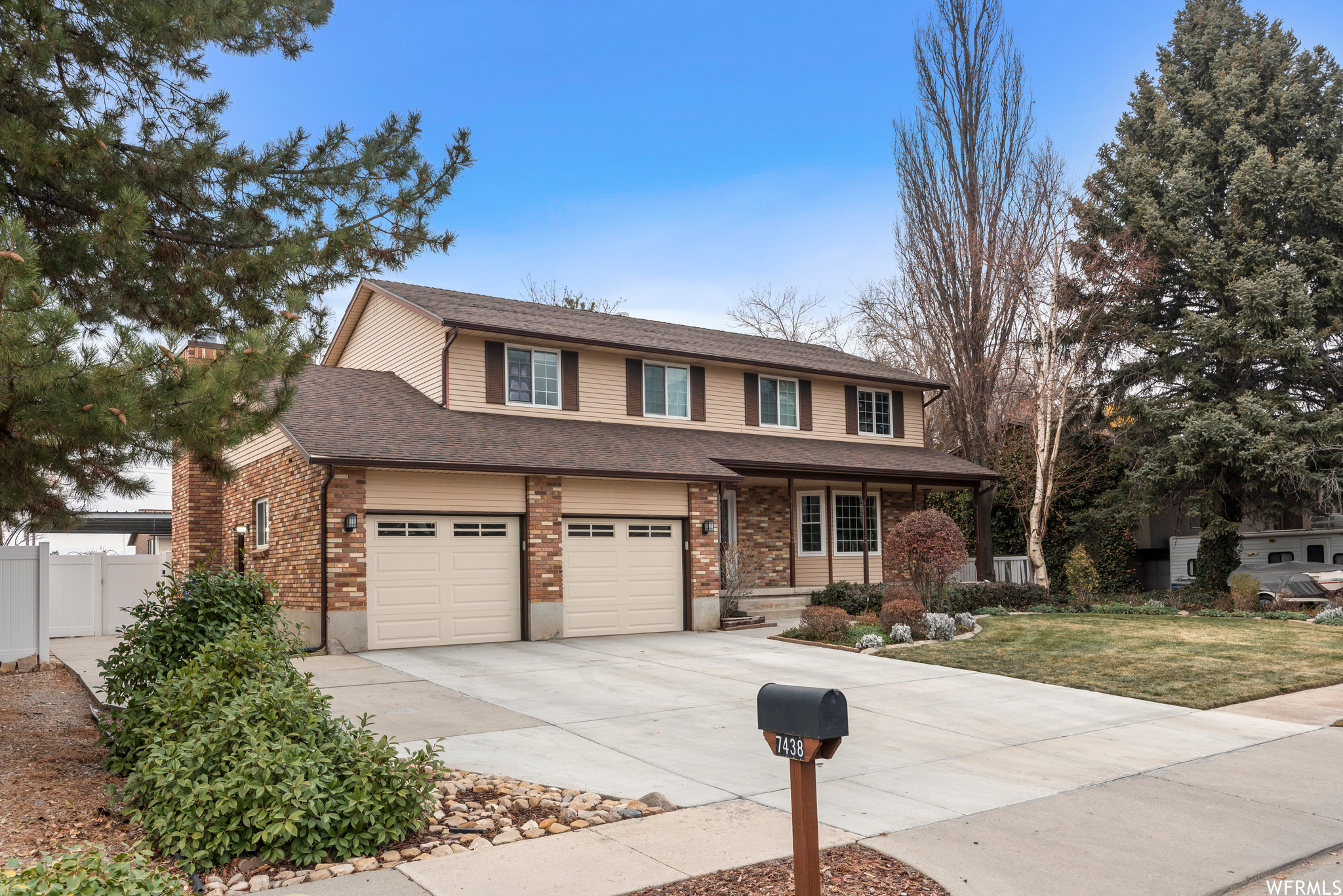 7438 S 2340 E, Cottonwood Heights UT 84121