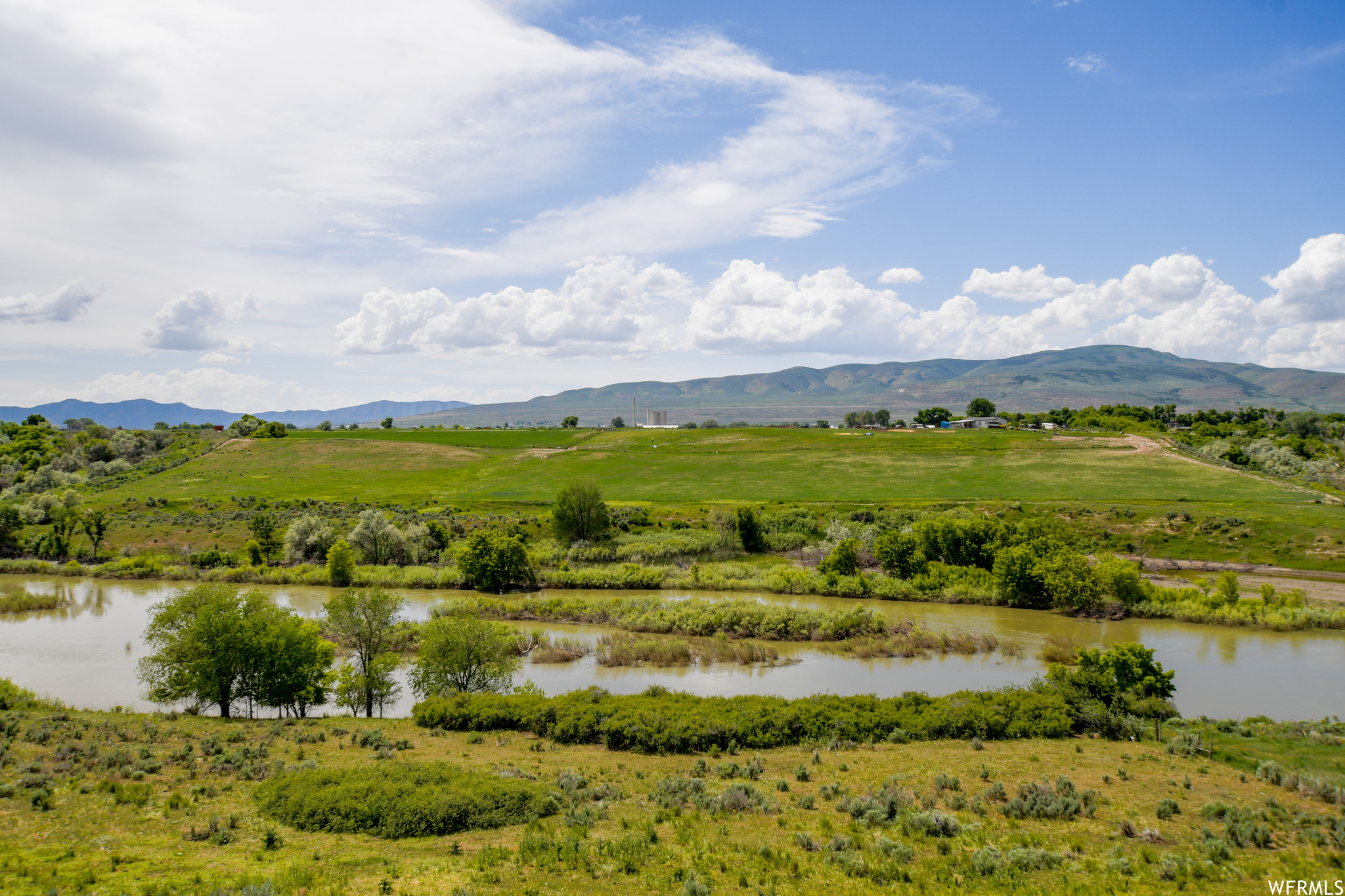 Deweyville UT 84309 746,410