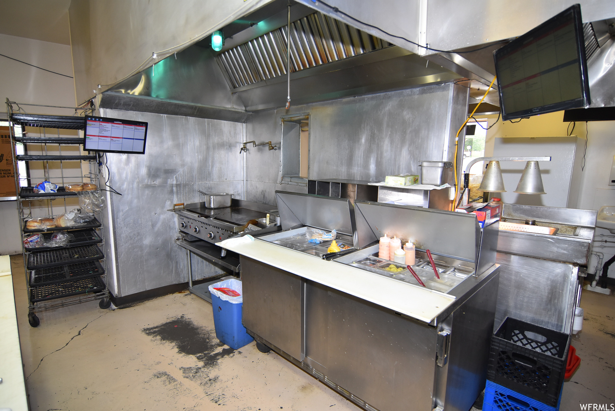 Grill and prep table