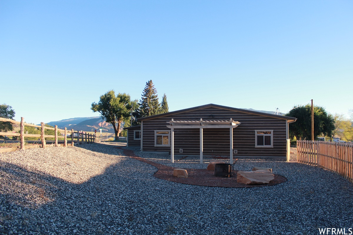 209 E 100 S Bicknell UT 84715 395,000