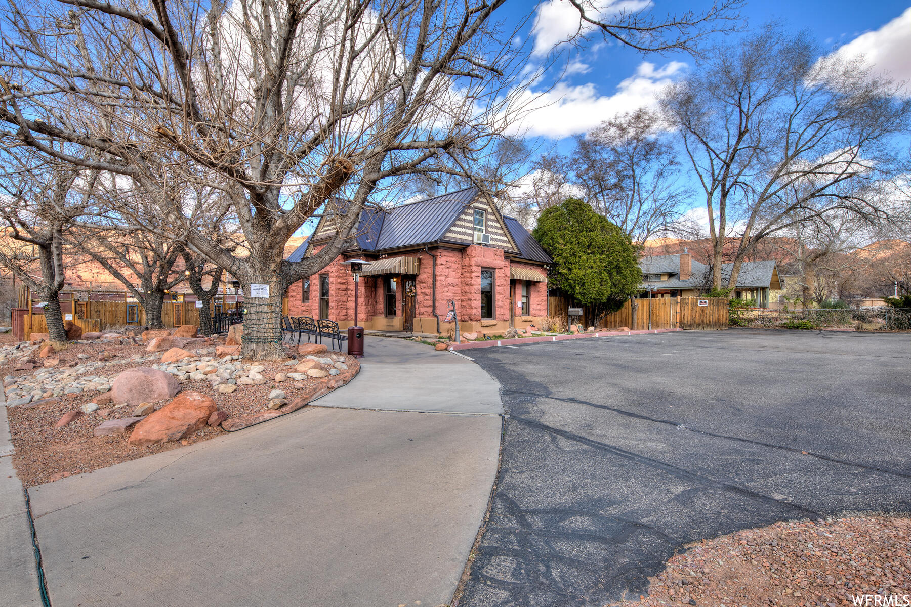 84 W 200 N, Moab, Utah 84532, ,Commercial Sale,For sale,200,1872259