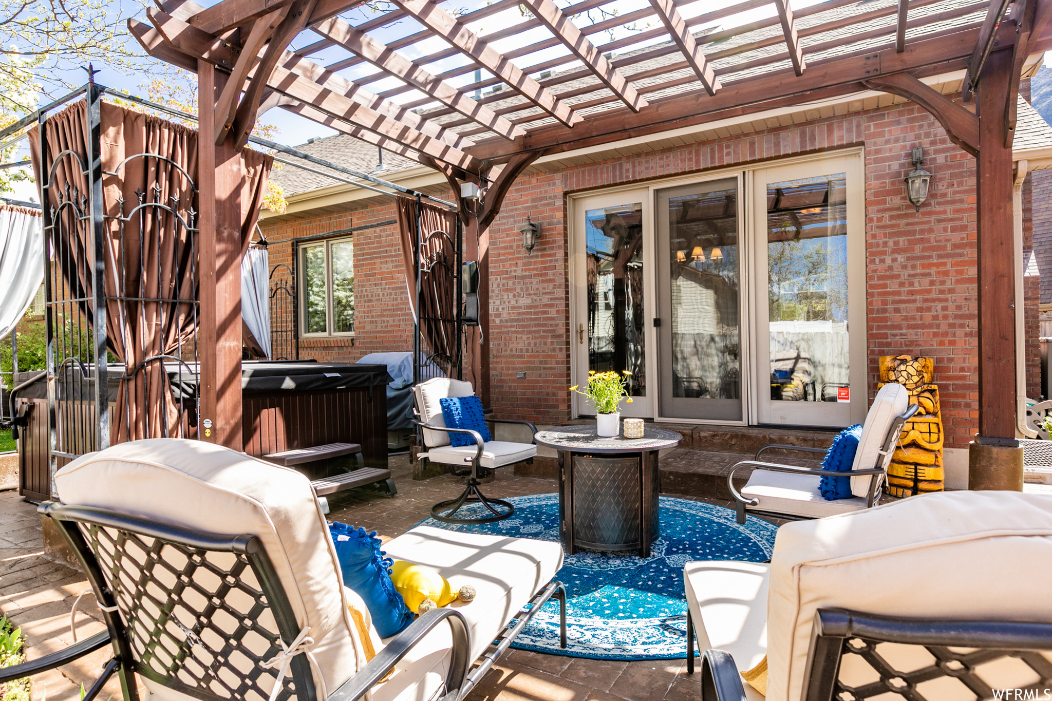 Enjoy BBQs and relaxing on the patio just off the kitchen & dining area.