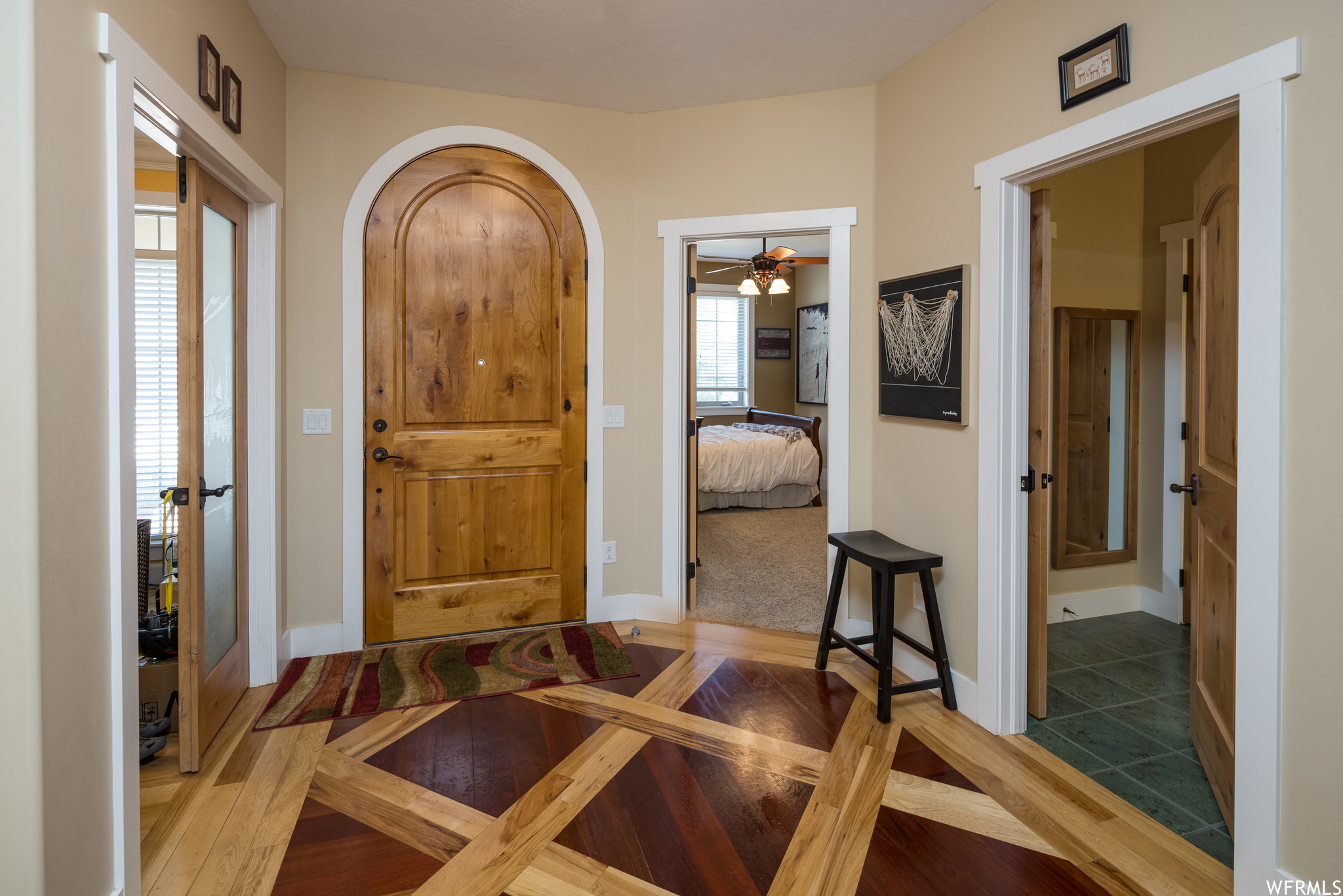 Cherrywood Inlay on Hickory Hardwood