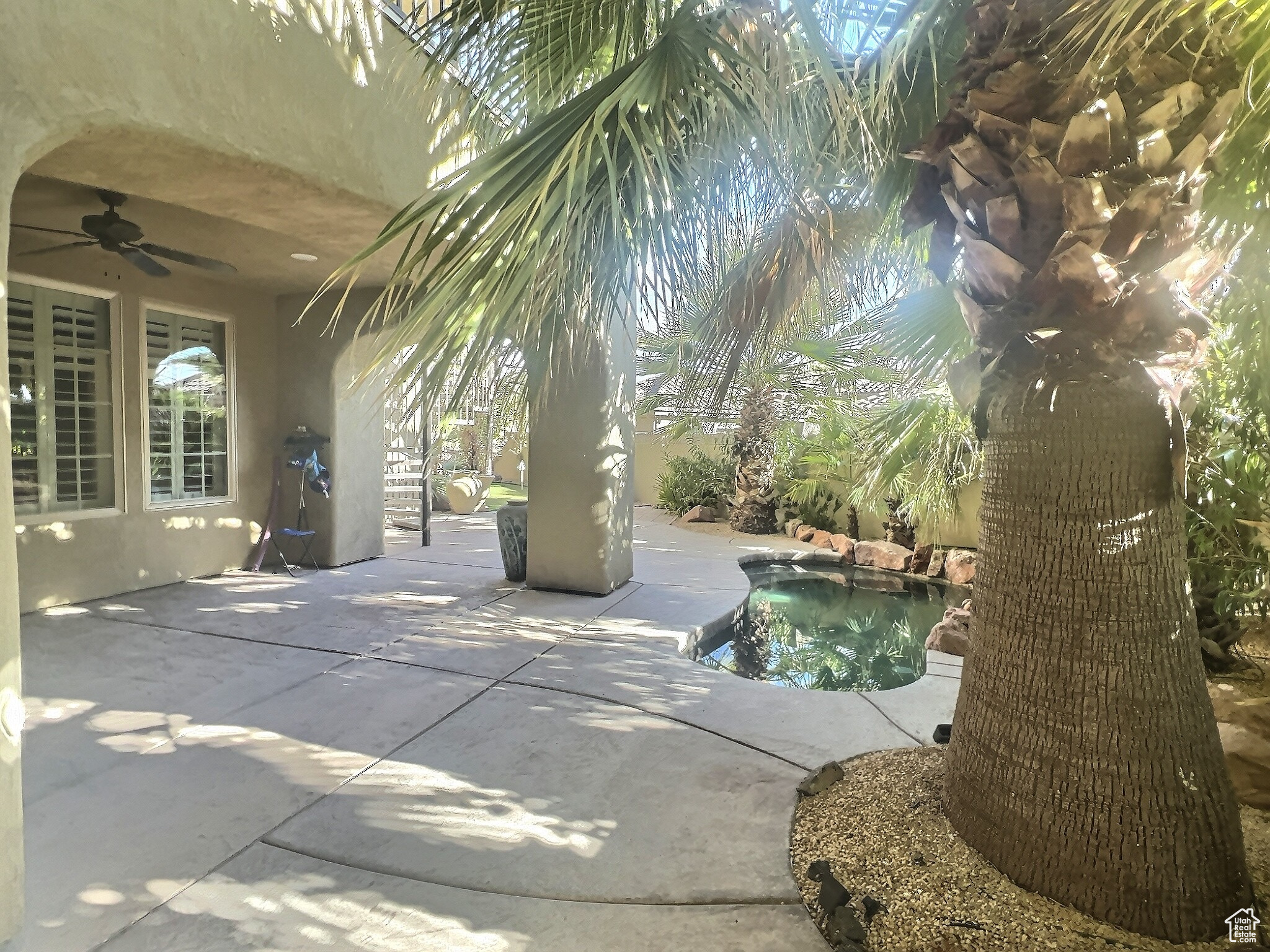 View of terrace featuring ceiling fan