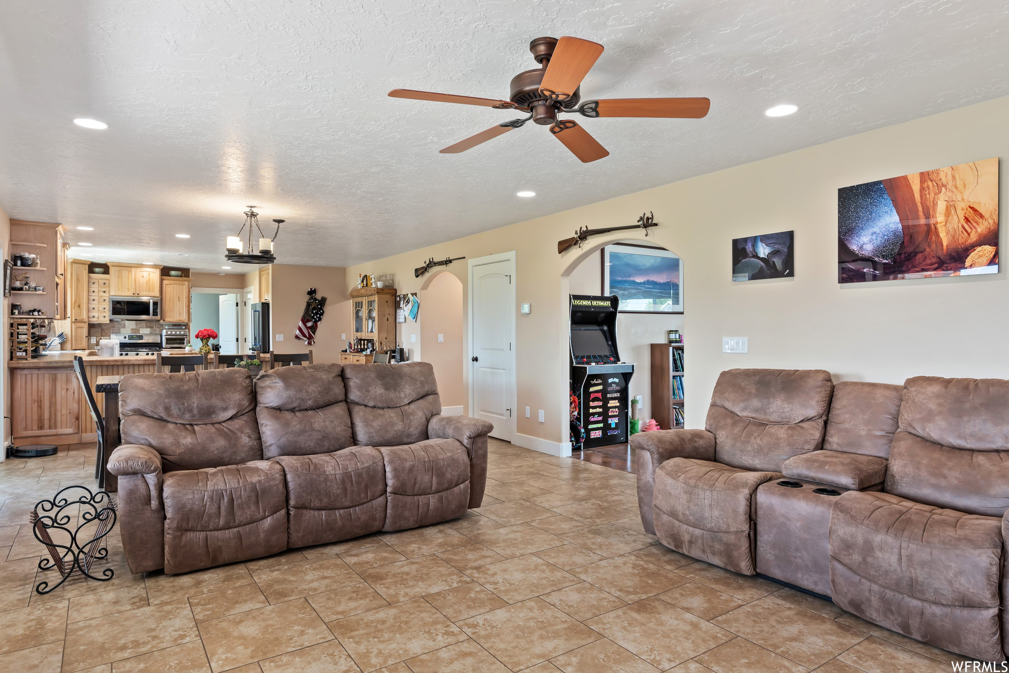 426 S 6700 W West Warren UT 84404 689,900