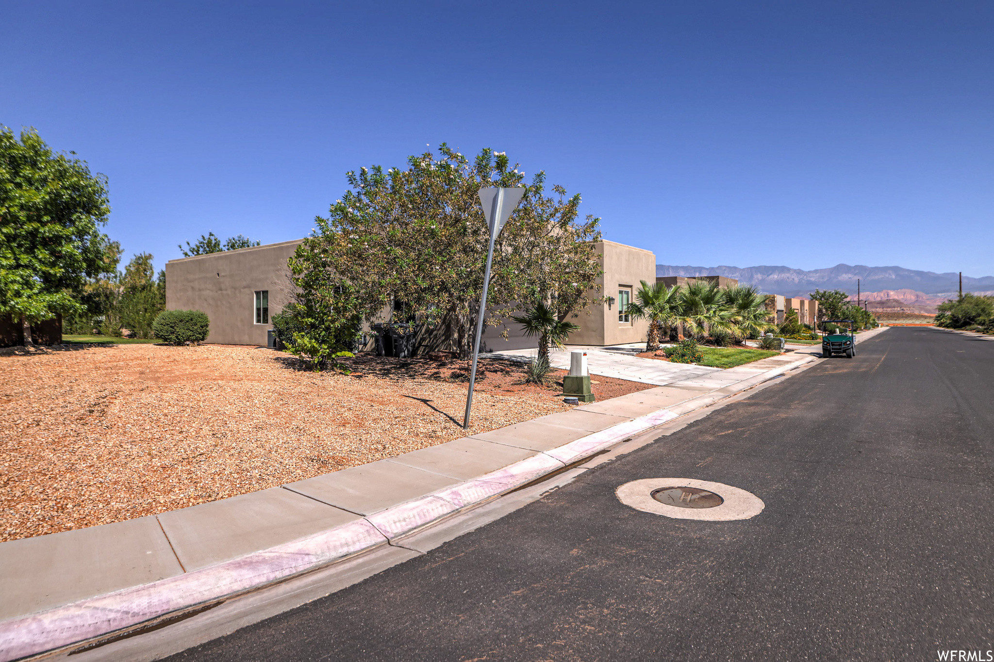 Pueblo-style home featuring a mountain view