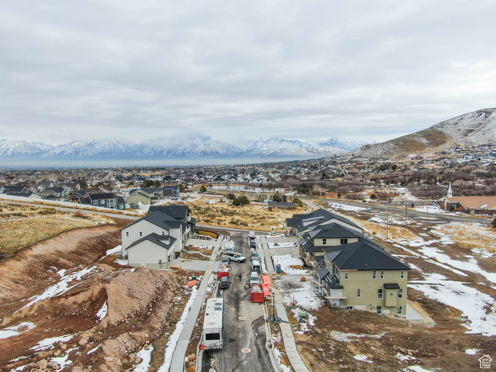 Birds eye view of property featuring a mountain view