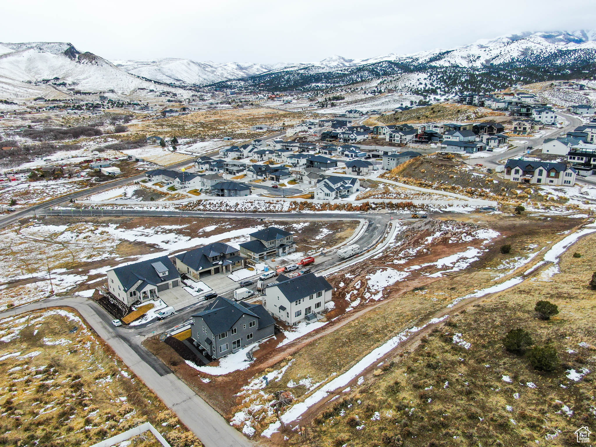 Snowy aerial view featuring a mountain view