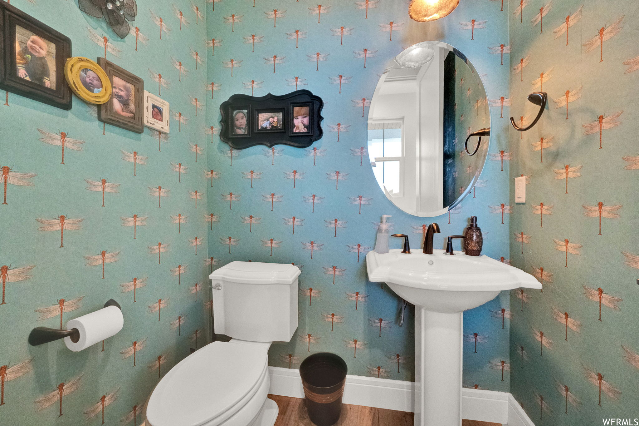 Bathroom with mirror, washbasin, and hardwood floors