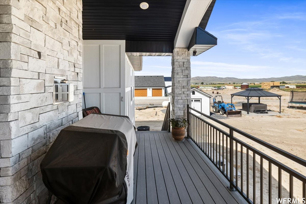 7938 W 10000 N Tremonton UT 84337 940,000