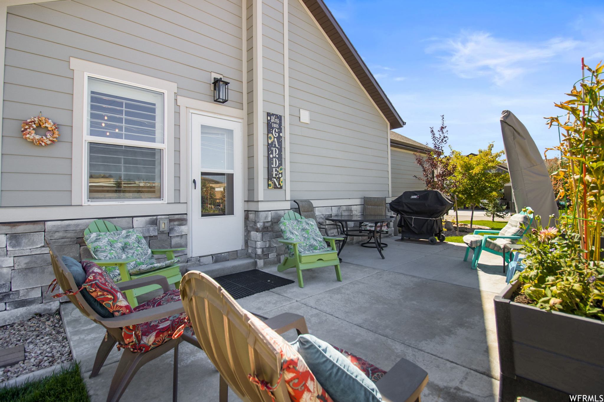 View of patio featuring an outdoor living space