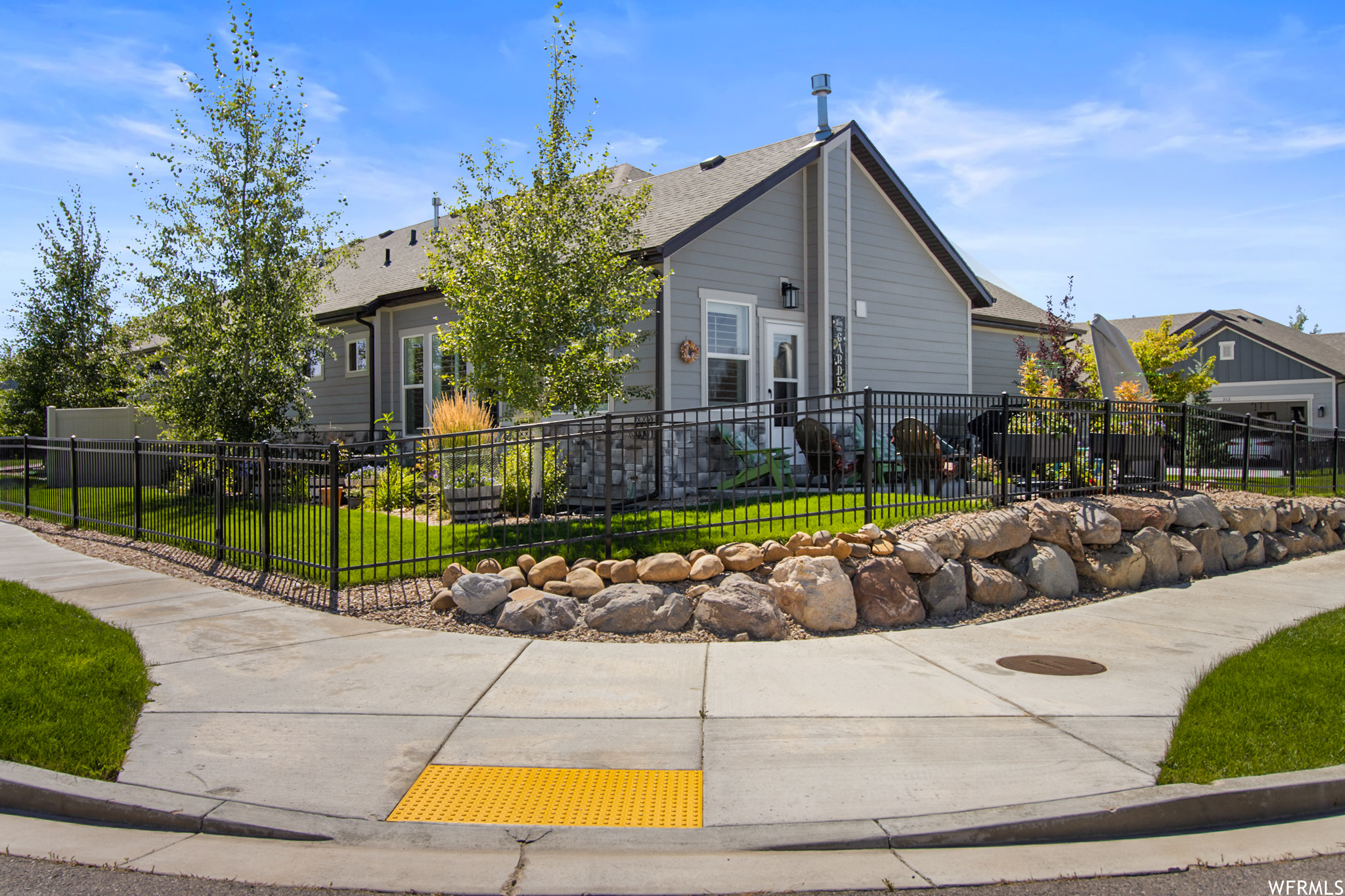 View of front of home featuring a front yard