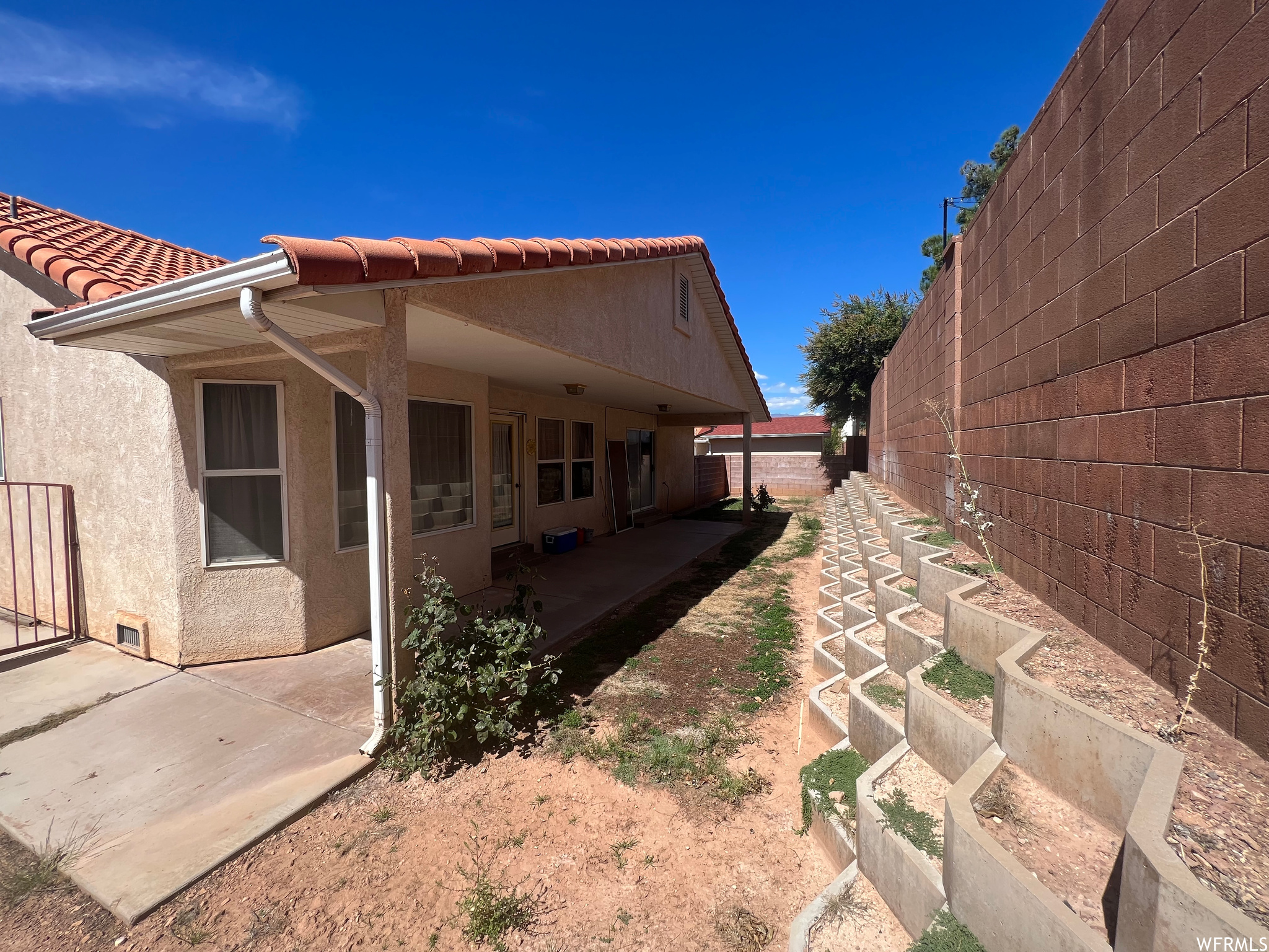 290 N 100 E La Verkin UT 84745 400,000