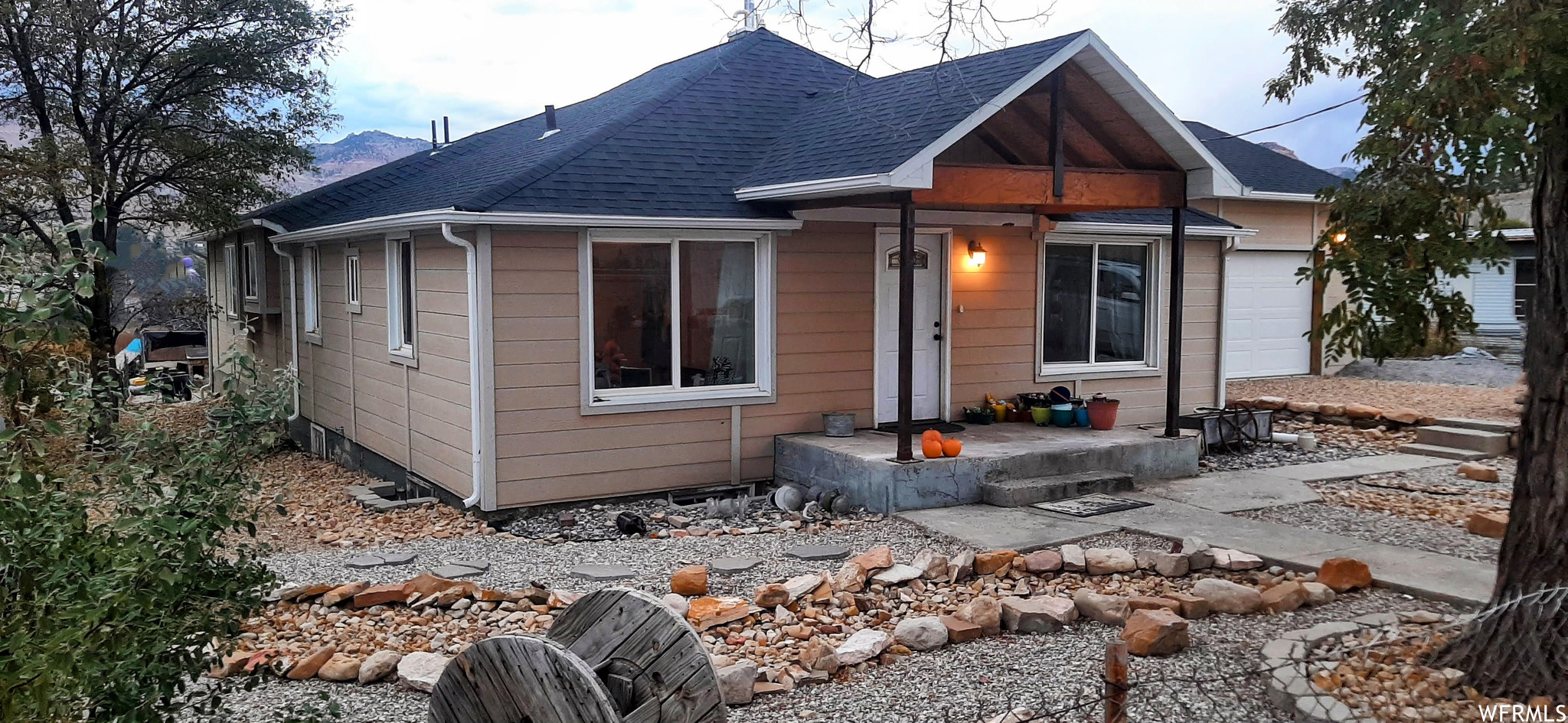 1588 W 4100 N Spring Glen UT 84526 410,000