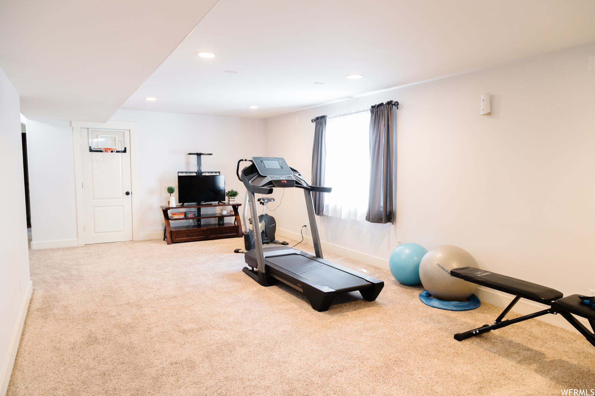 Exercise room with light carpet