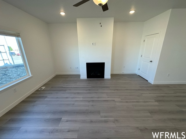 Laminate floored living room with ceiling fan