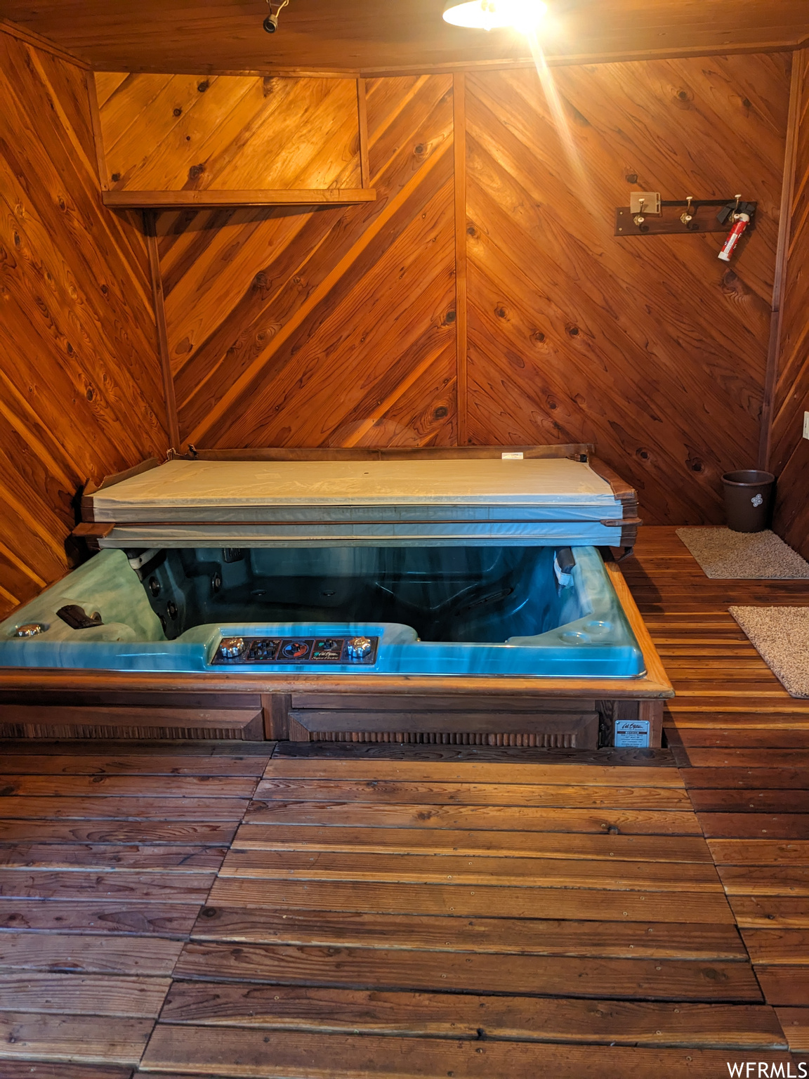 hot tub room off of kitchen