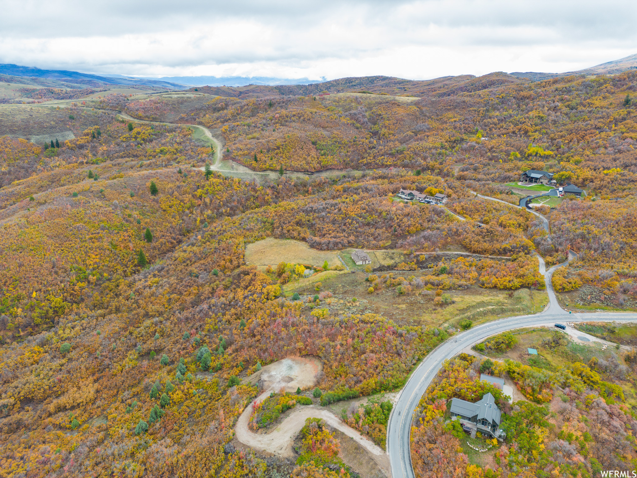 Birds eye view of property with a mountain view