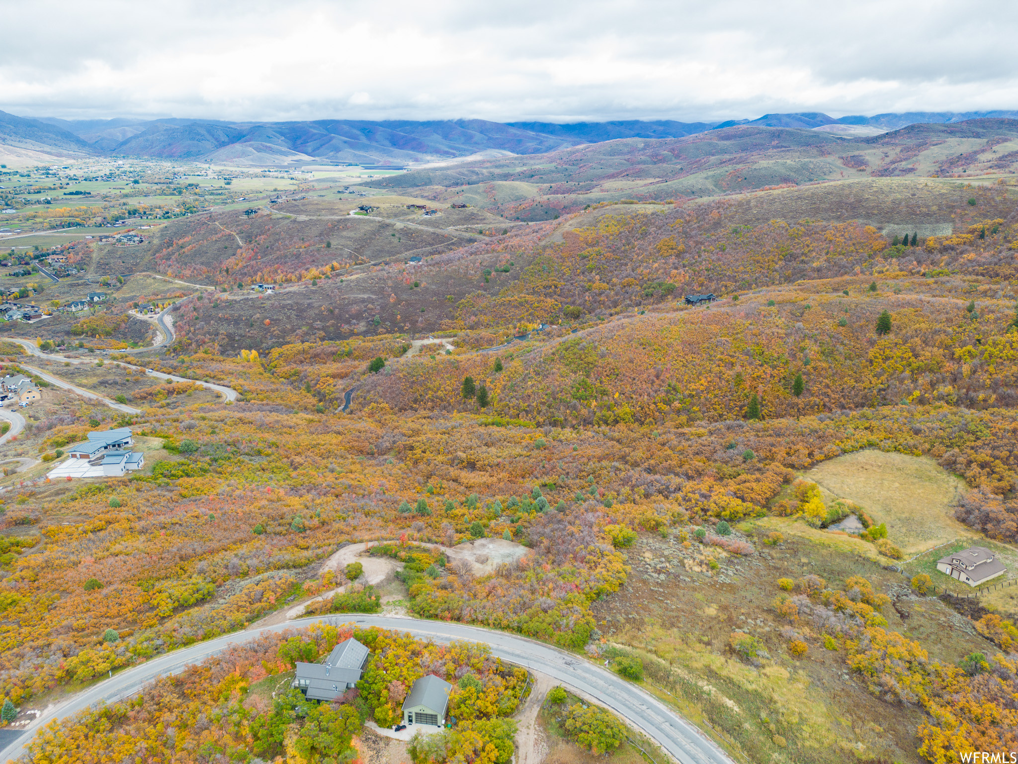 Bird's eye view featuring a mountain view