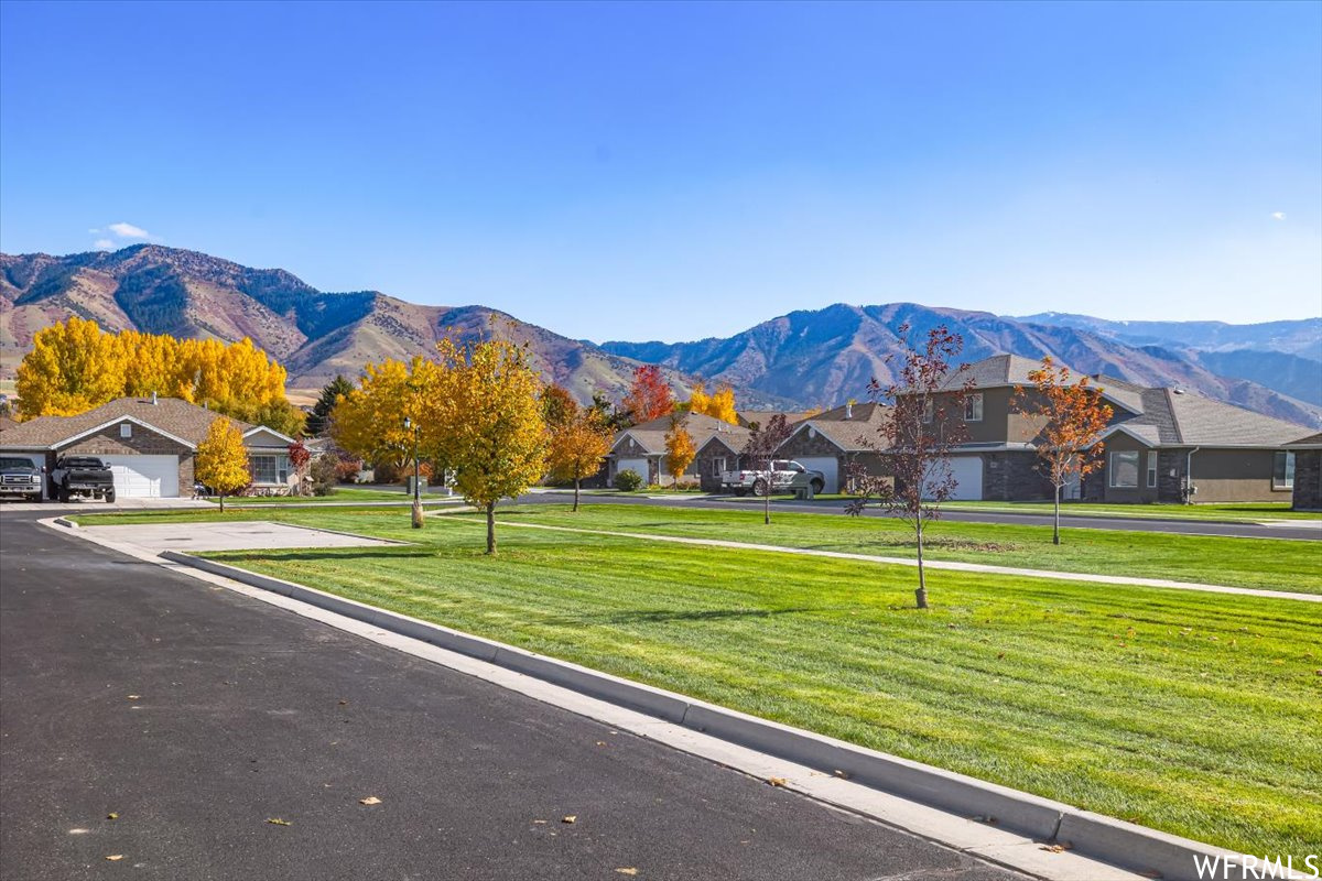 275 W 60 S, Hyde Park, Utah 84318, 2 Bedrooms Bedrooms, 8 Rooms Rooms,1 BathroomBathrooms,Residential,For sale,60,1964146