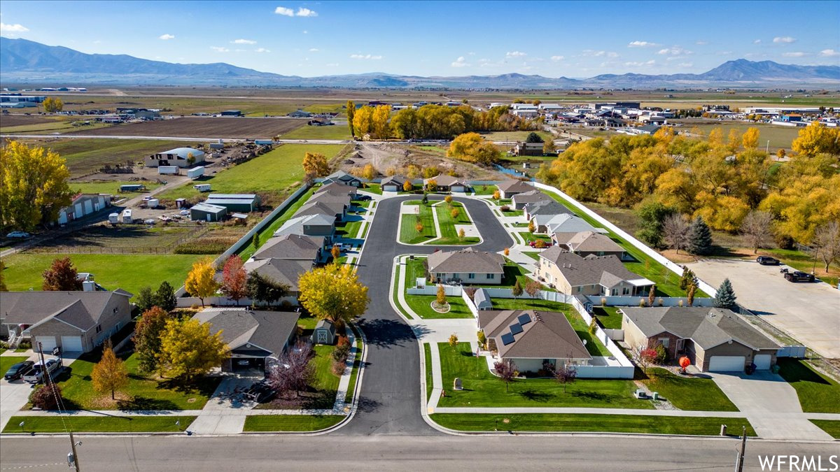 275 W 60 S, Hyde Park, Utah 84318, 2 Bedrooms Bedrooms, 8 Rooms Rooms,1 BathroomBathrooms,Residential,For sale,60,1964146