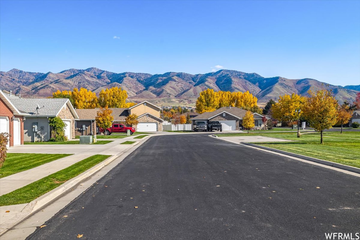 275 W 60 S, Hyde Park, Utah 84318, 2 Bedrooms Bedrooms, 8 Rooms Rooms,1 BathroomBathrooms,Residential,For sale,60,1964146