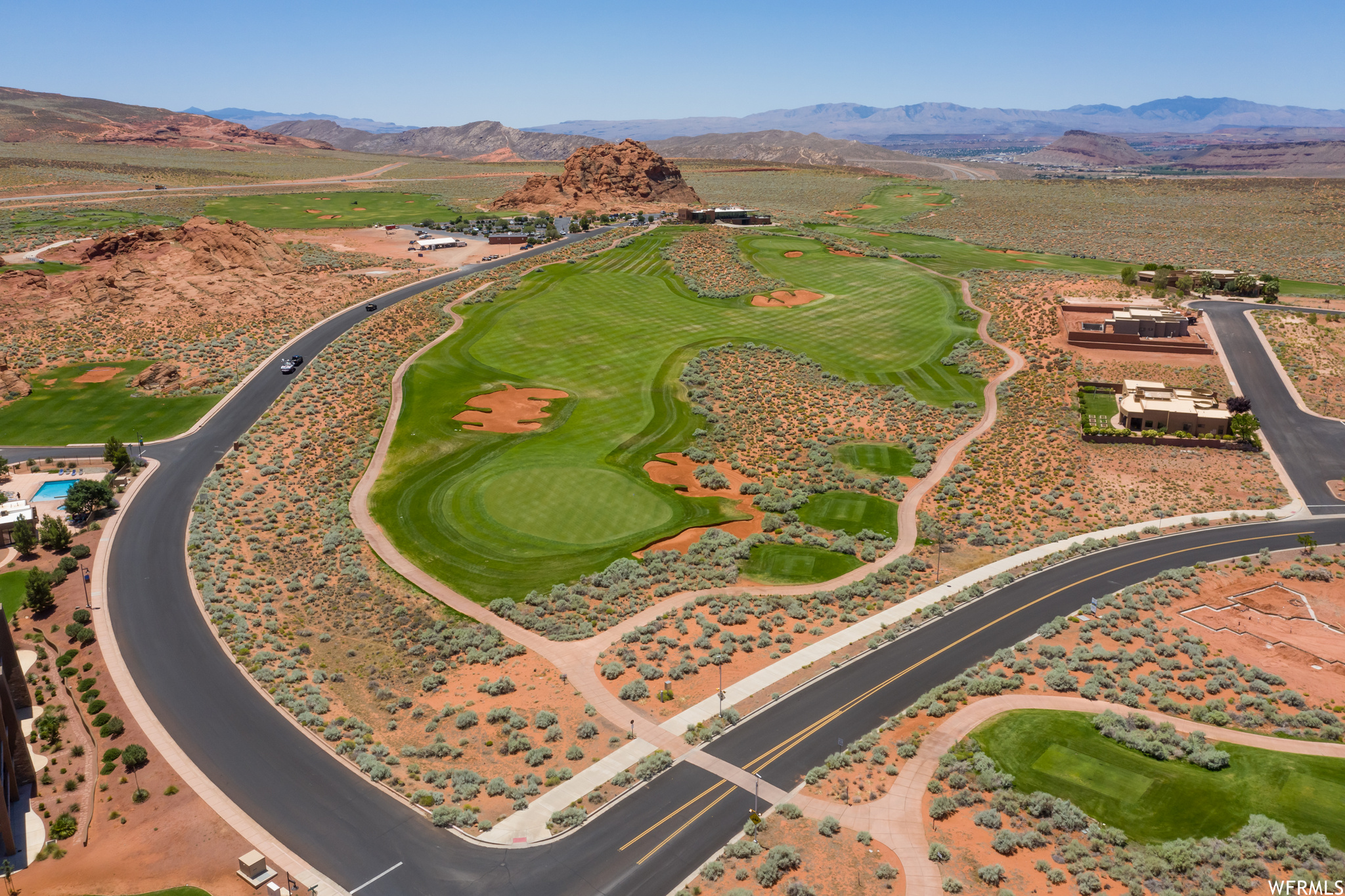 Birds eye view of property featuring a mountain view