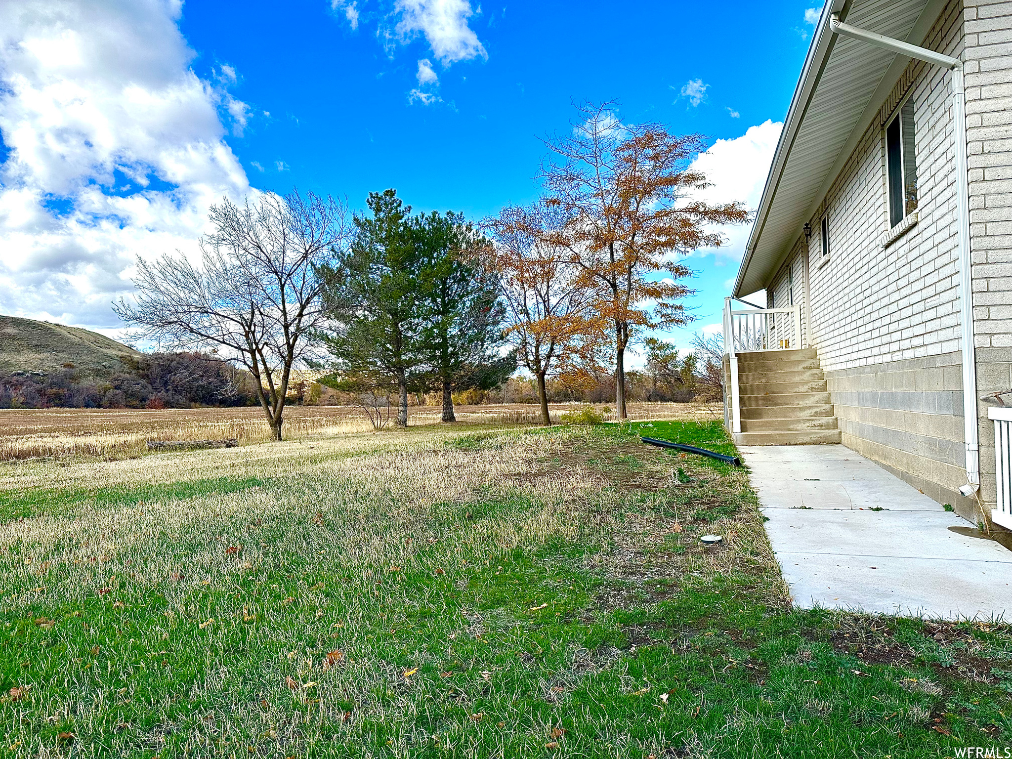 View of front yard and entry