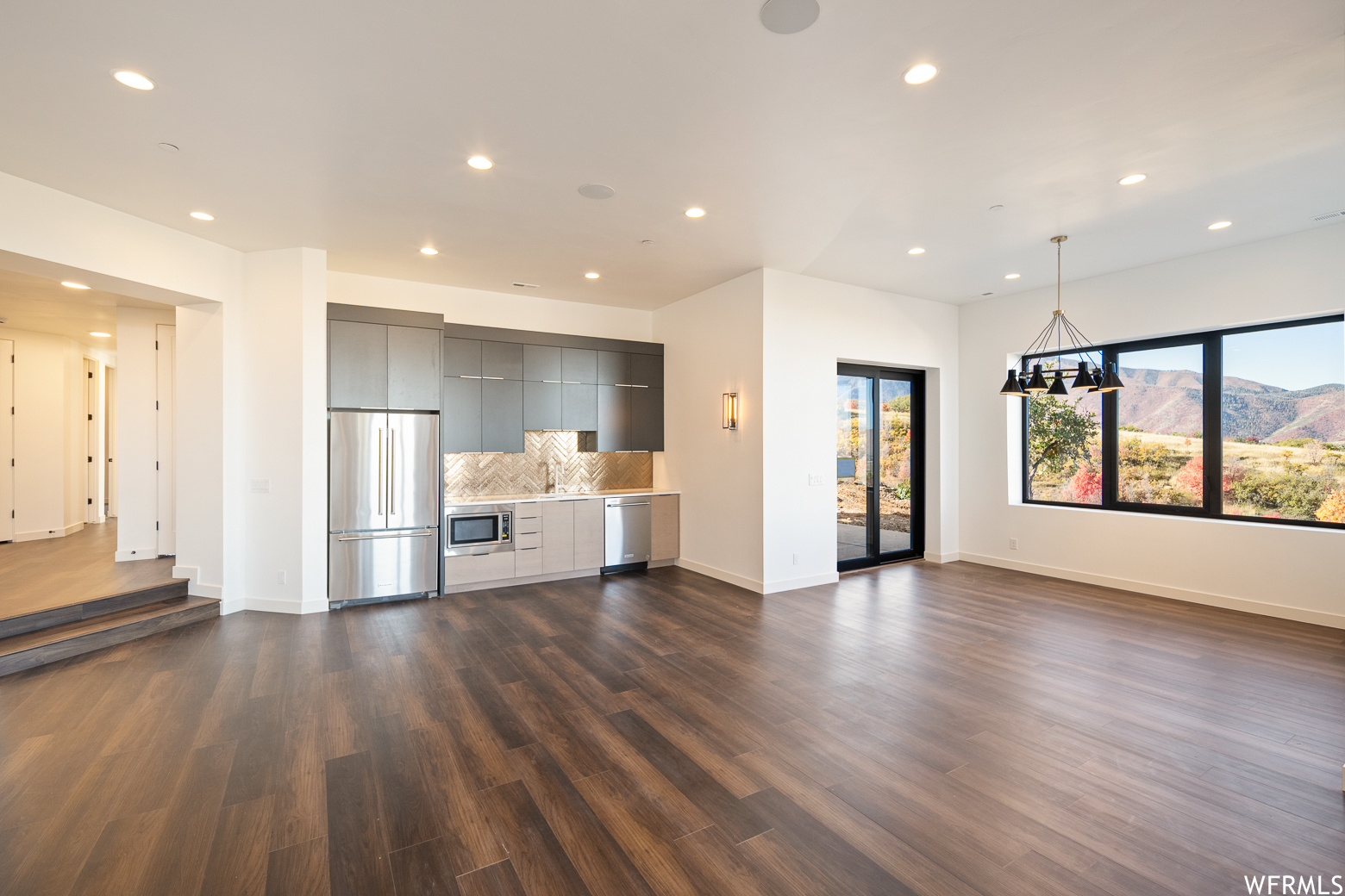 Wet bar kitchen area