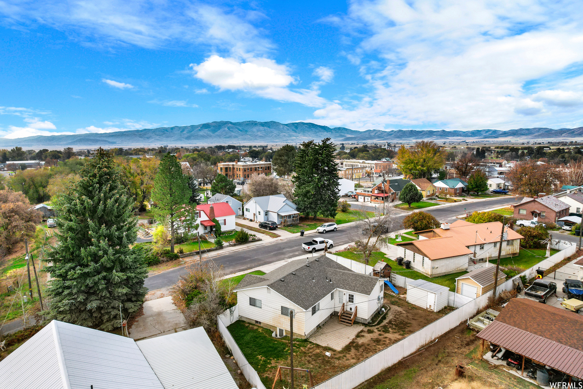 Drone / aerial view featuring a mountain view