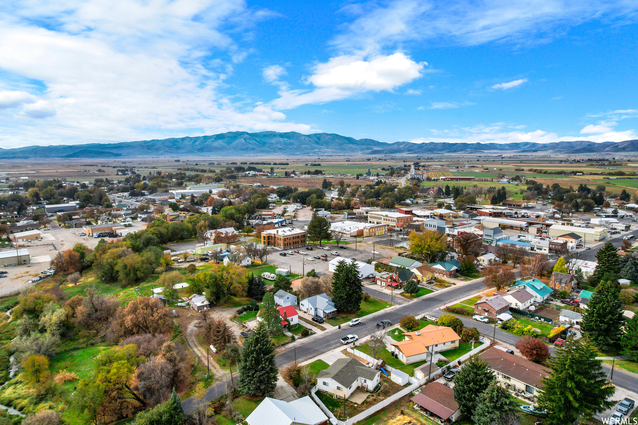 Drone / aerial view featuring a mountain view