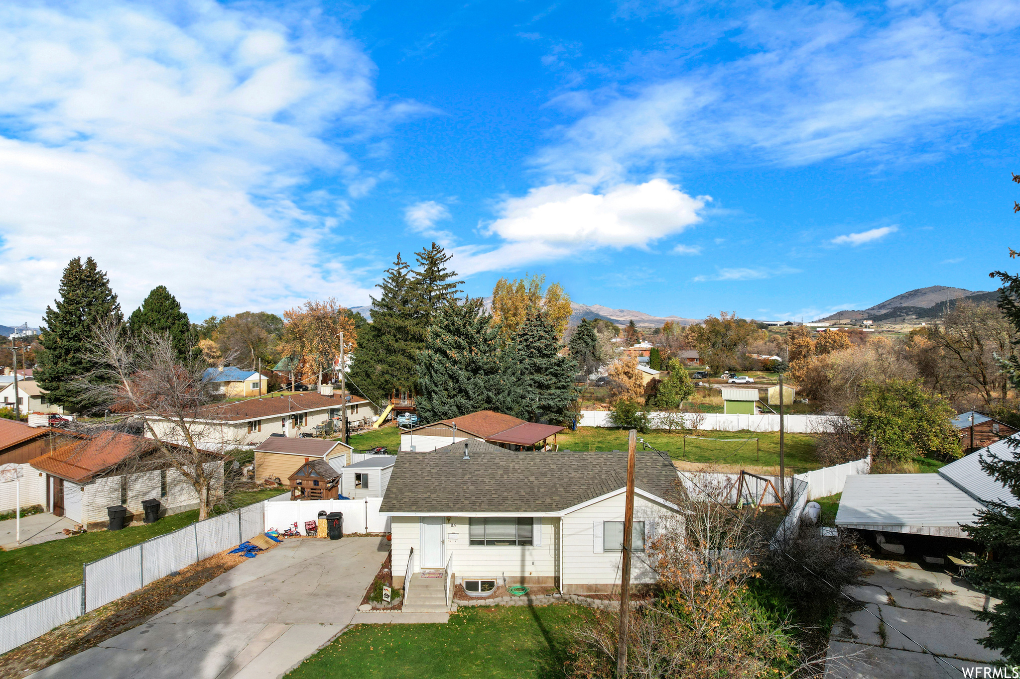 Bird's eye view with a mountain view