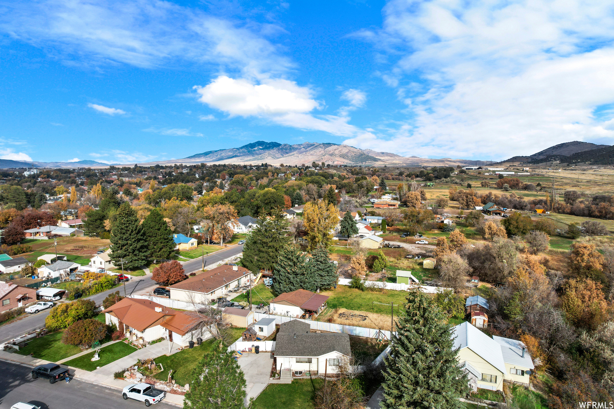 Bird's eye view with a mountain view