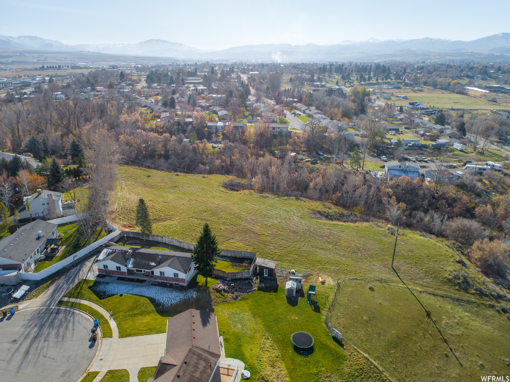 Aerial view with a mountain view