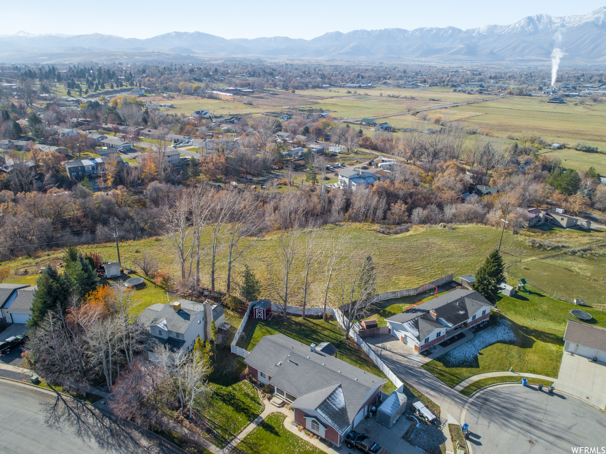 Bird's eye view featuring a mountain view