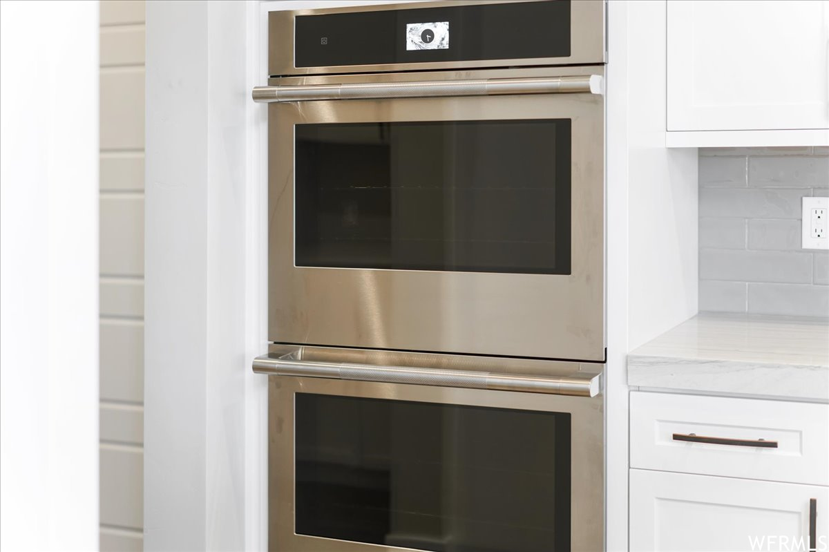 Details featuring double oven and backsplash