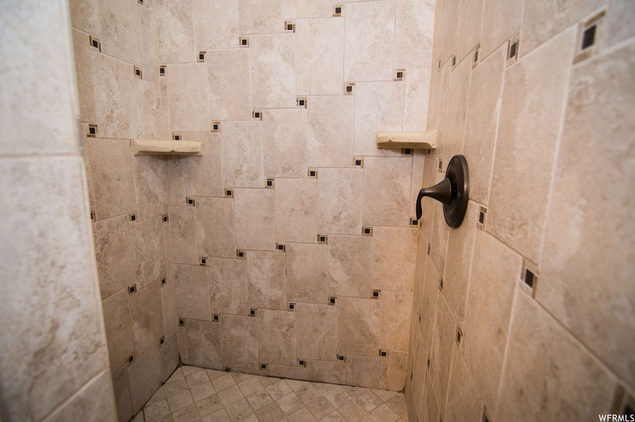 Details featuring a tile shower