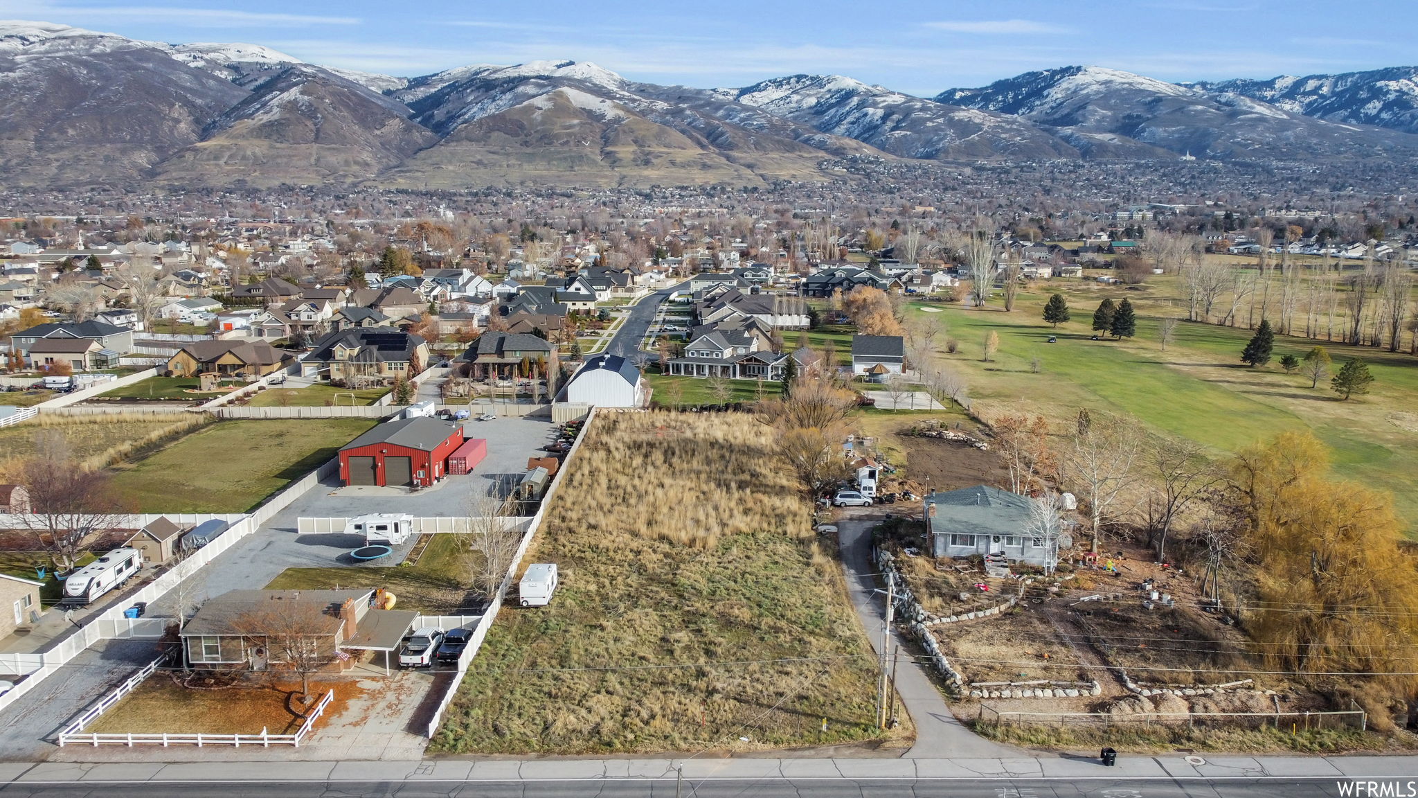 Birds eye view of property featuring a mountain view looking east