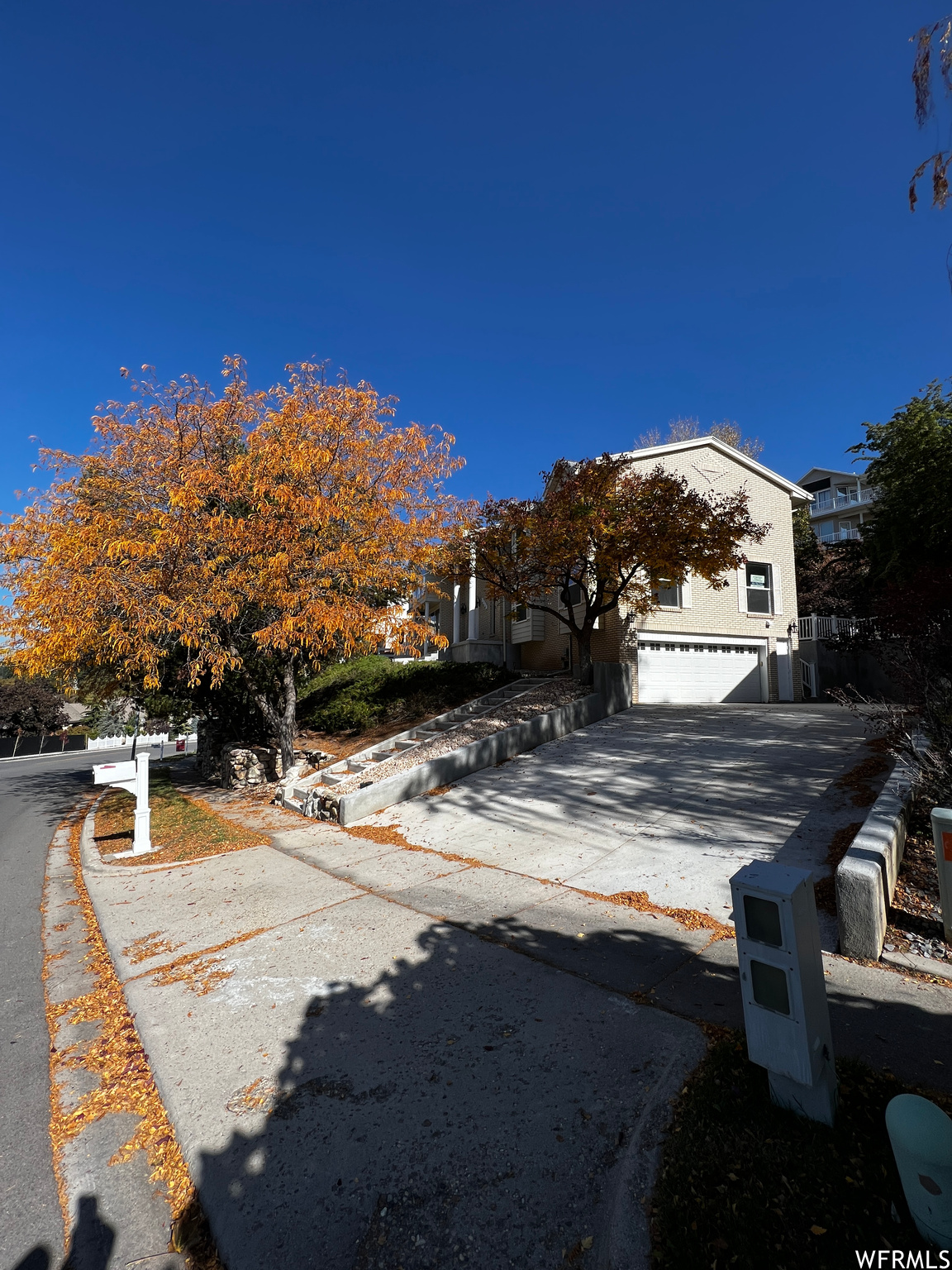 1001 S LAKEVIEW, Bountiful, Utah 84010, 6 Bedrooms Bedrooms, 21 Rooms Rooms,2 BathroomsBathrooms,Residential,For sale,LAKEVIEW,1971092