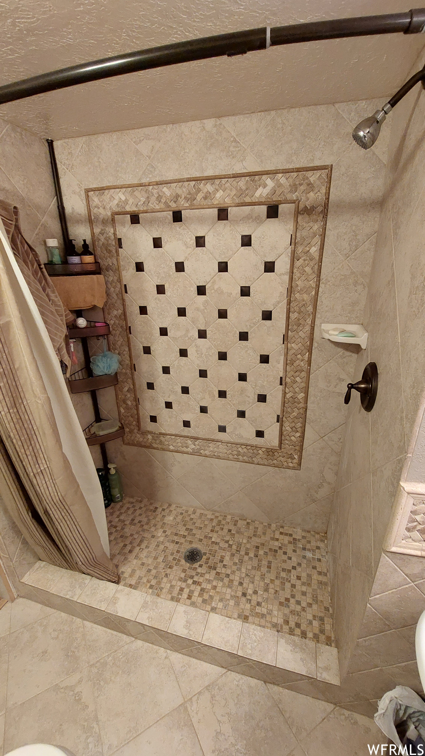 Bathroom with a shower with curtain